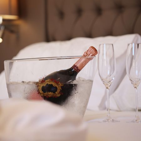 Bo Hotel Palma Exteriér fotografie A bottle of Champagne in a bucket of ice