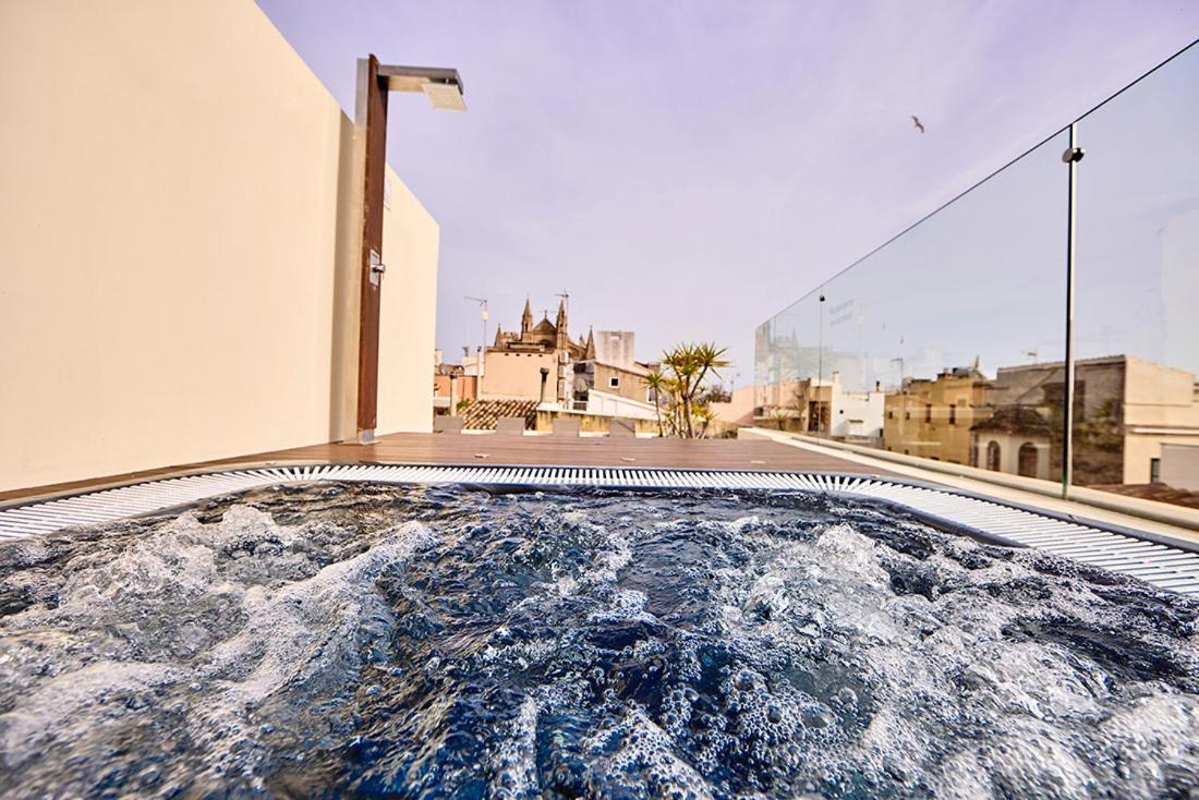 Bo Hotel Palma Exteriér fotografie Hot tub on the rooftop