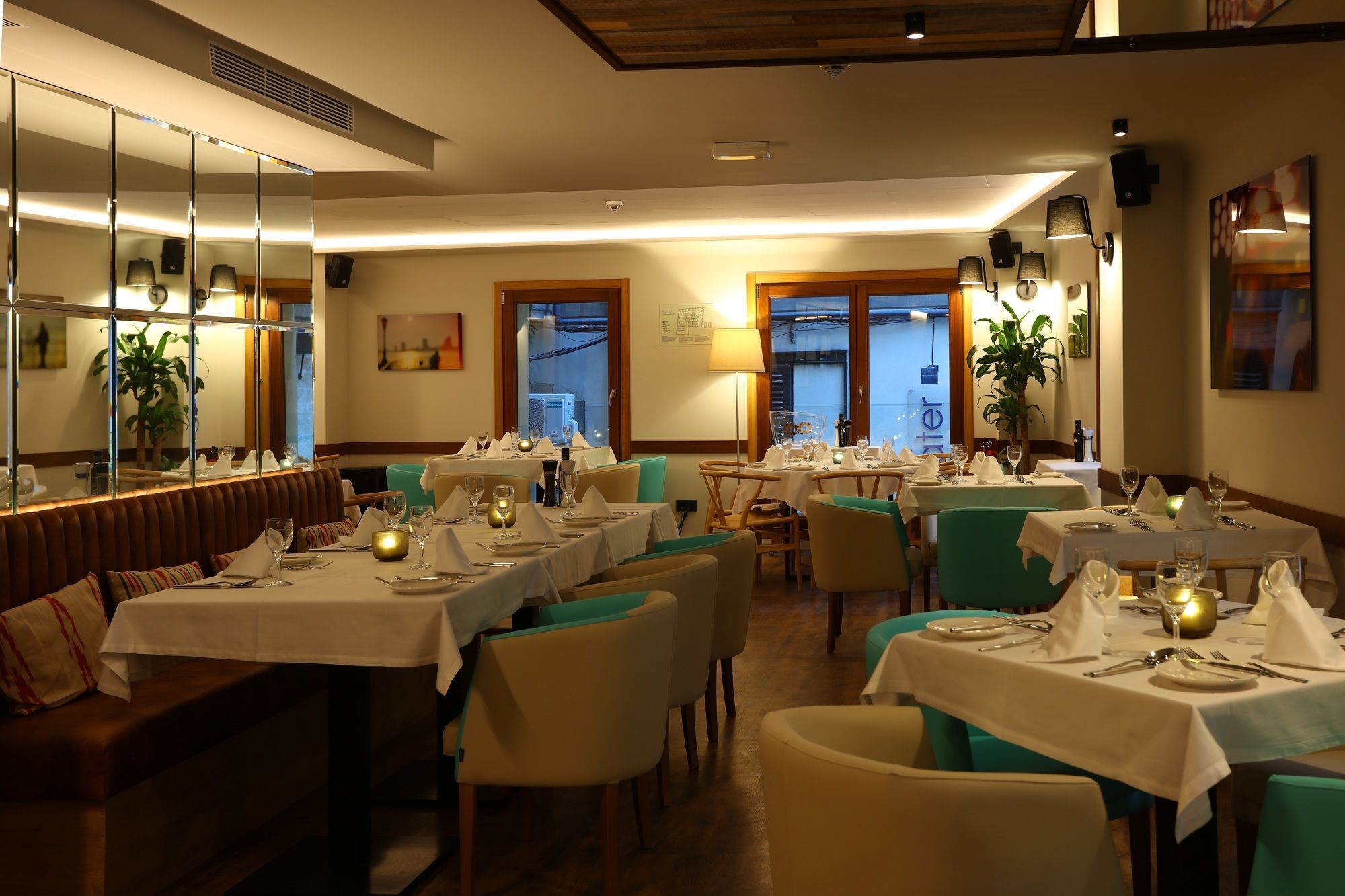 Bo Hotel Palma Exteriér fotografie Interior of a restaurant in Barcelona